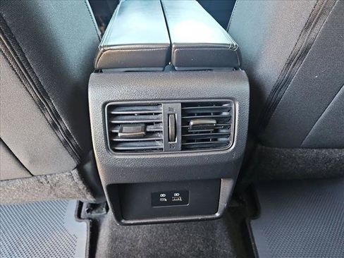 Used 2022 Nissan Rogue SV image 17