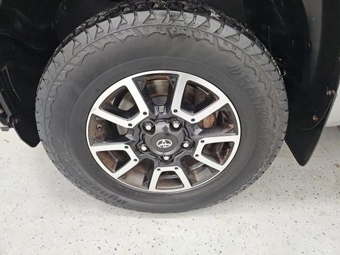 Used 2018 Toyota Tundra SR5 w/ TRD Off Road Package image 9