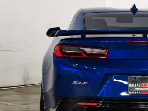 Used 2018 Chevrolet Camaro ZL1 image 31