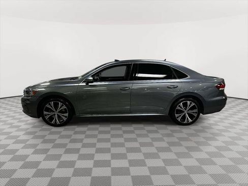 Used 2022 Volkswagen Passat 2.0T SE FWD image 5