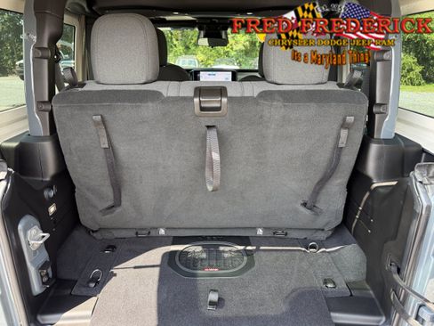 Used 2025 Jeep Wrangler Sport AWD/4WD image 7