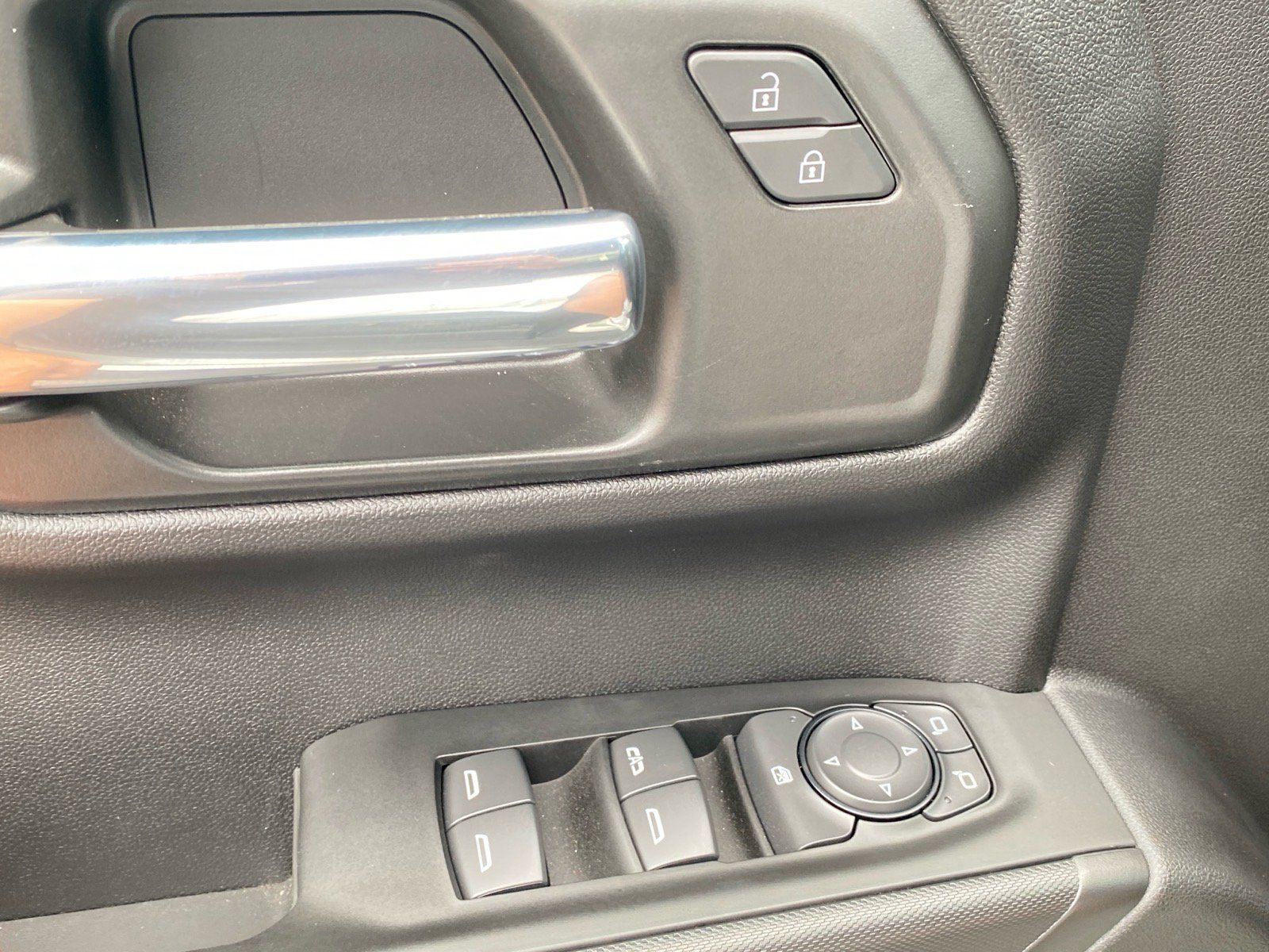 Used 2026 Chevrolet Silverado 1500 Custom w/ Turbomax Blackout Package RWD image 12