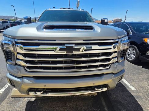 Used 2025 Chevrolet Silverado 2500 High Country w/ Technology Package AWD/4WD image 2
