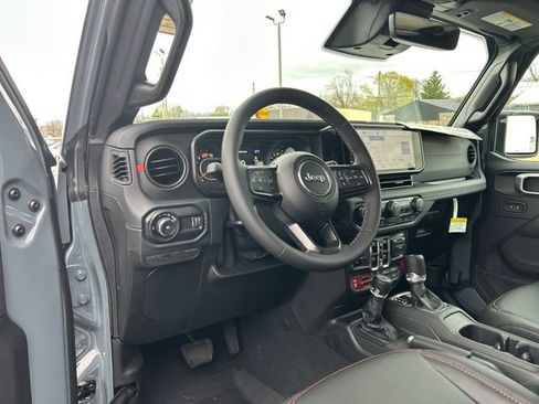 New 2026 Jeep Wrangler Unlimited Rubicon AWD/4WD image 28