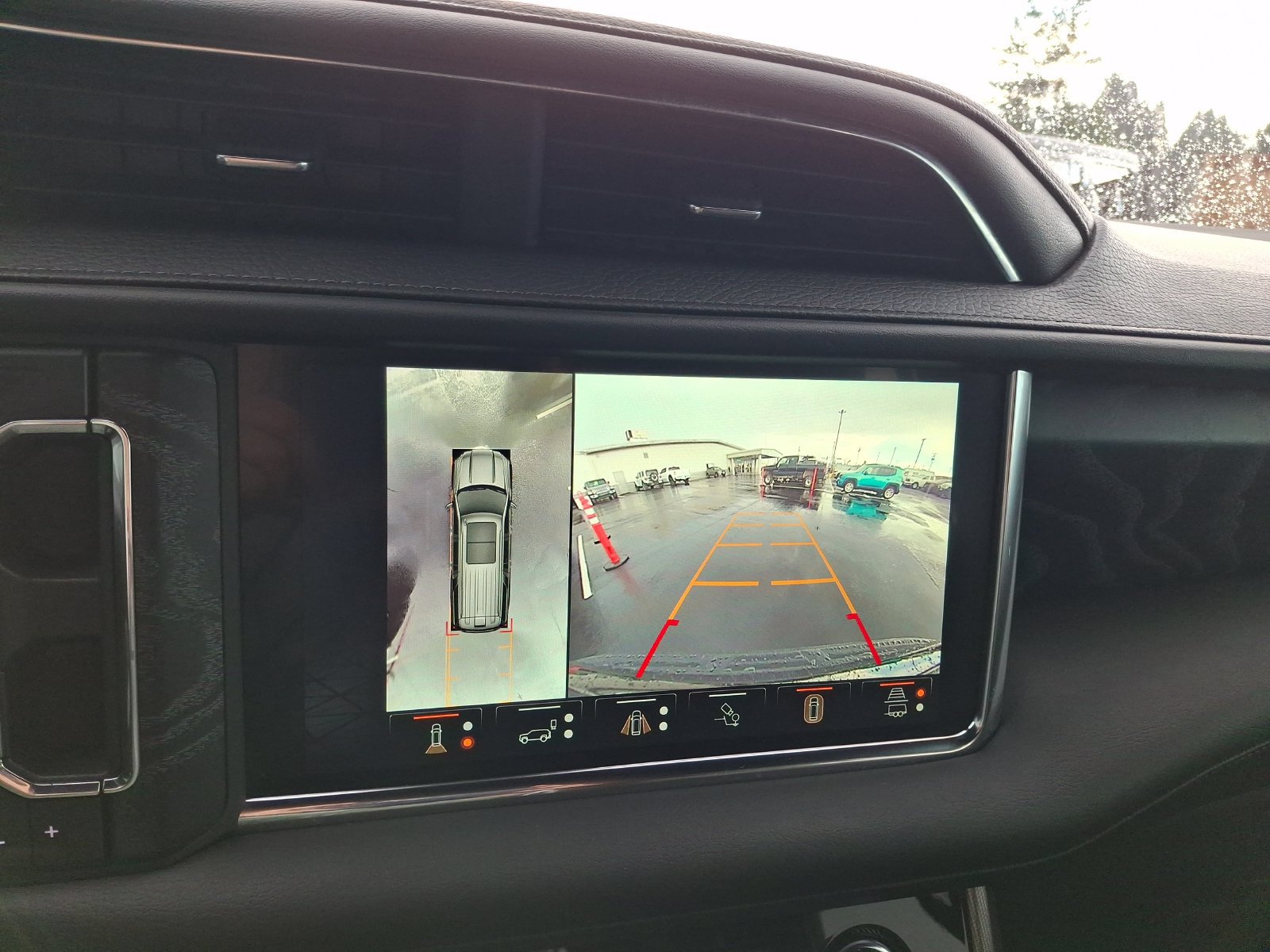 Used 2023 GMC Yukon XL Denali w/ Advanced Technology Package AWD/4WD image 17