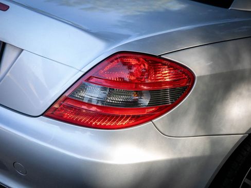 Used 2009 Mercedes-Benz SLK 300 image 11