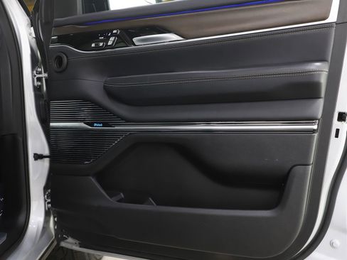 Used 2024 Jeep Grand Wagoneer L 4WD image 11