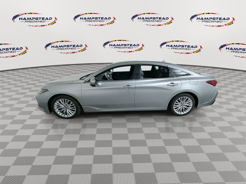 Used 2019 Toyota Avalon Limited image 5