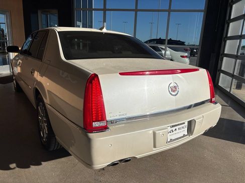 Used 2011 Cadillac DTS Premium w/ Driver Awareness Package FWD image 9