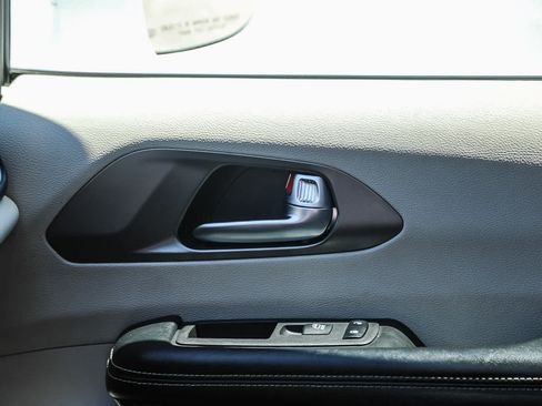 Used 2022 Chrysler Pacifica Touring-L FWD image 22
