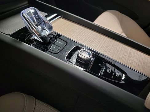 New 2026 Volvo XC60 B5 Plus w/ Protection Package Premier AWD/4WD image 18