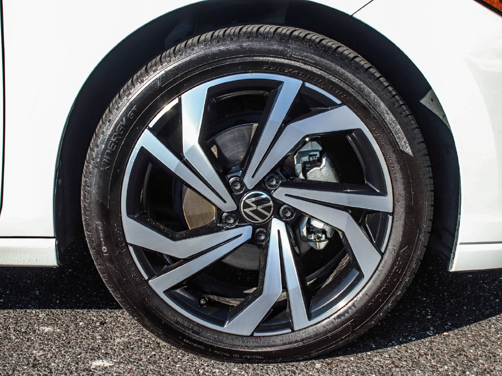 Used 2025 Volkswagen Jetta SEL FWD image 7