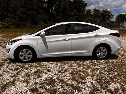 Used 2016 Hyundai Elantra SE FWD image 2