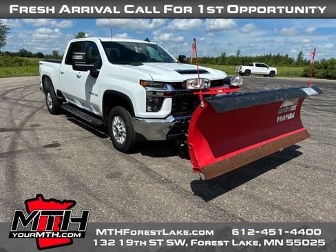 Used 2022 Chevrolet Silverado 2500 LT AWD/4WD image 2
