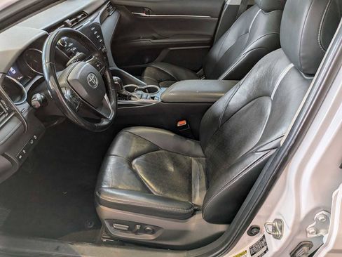 Used 2019 Toyota Camry XSE FWD image 15