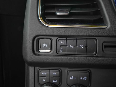 Used 2023 Chevrolet Suburban RST AWD/4WD image 29