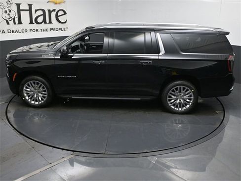 New 2026 Chevrolet Suburban High Country image 17