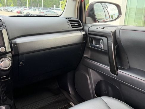Used 2020 Toyota 4Runner Venture w/ Moonroof Package AWD/4WD image 25