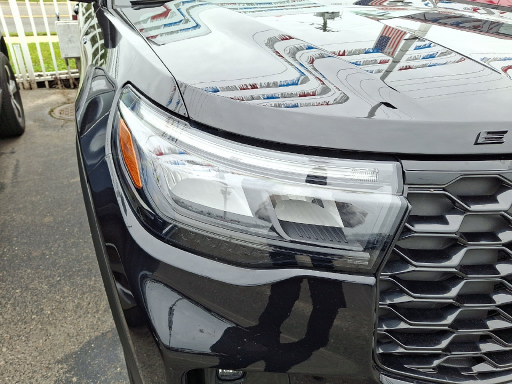 Used 2025 Ford Explorer ST-Line AWD/4WD image 5