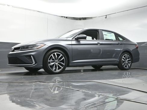 Used 2025 Volkswagen Jetta SE image 34