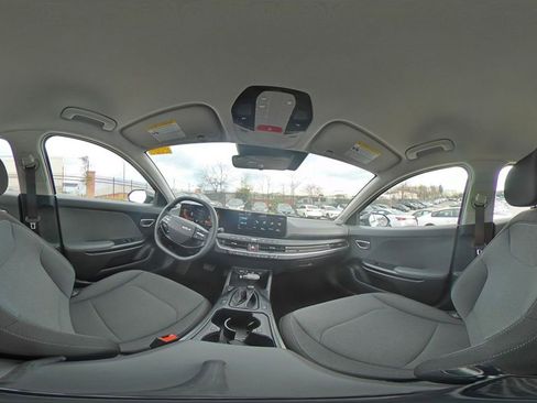 Used 2025 Kia K4 LXS image 37