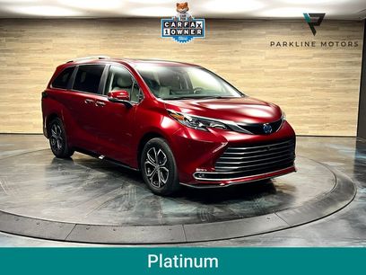 Used 2025 Toyota Sienna Platinum