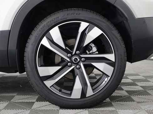 Used 2025 Volvo XC40 B5 Ultra w/ Climate Package image 16