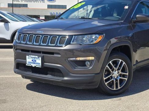 Used 2018 Jeep Compass Latitude AWD/4WD image 2