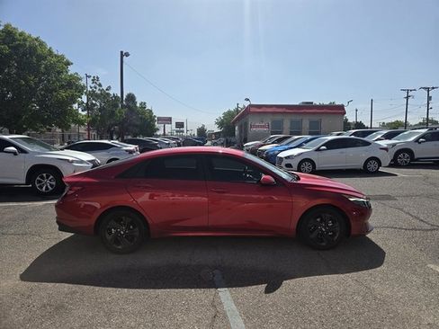 Used 2023 Hyundai Elantra SEL w/ Cargo Package FWD image 3