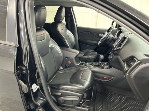 Used 2019 Jeep Cherokee Trailhawk w/ Cold Weather Group AWD/4WD image 23