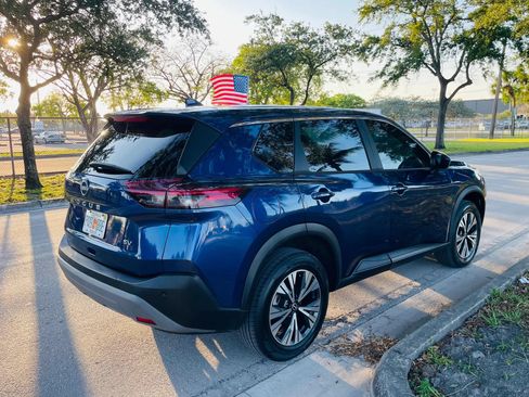 Used 2023 Nissan Rogue SV FWD image 5
