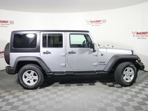 Used 2018 Jeep Wrangler Unlimited Sport S AWD/4WD image 3