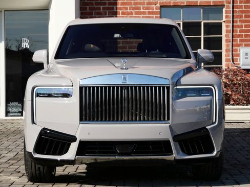Certified 2025 Rolls-Royce Cullinan AWD/4WD image 5
