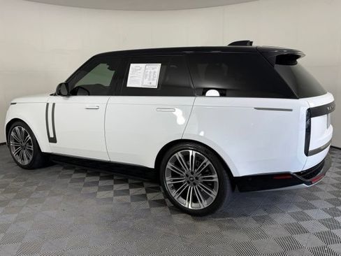 Used 2025 Land Rover Range Rover SE AWD/4WD image 4