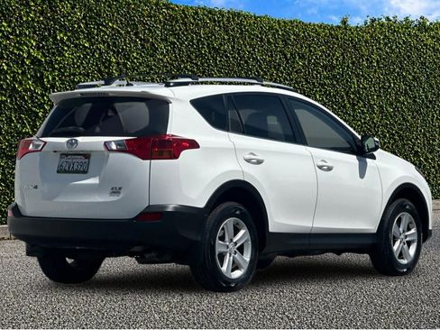 Used 2013 Toyota RAV4 XLE AWD/4WD image 4