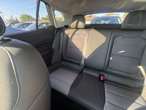 Used 2025 Chevrolet Trax LT image 37