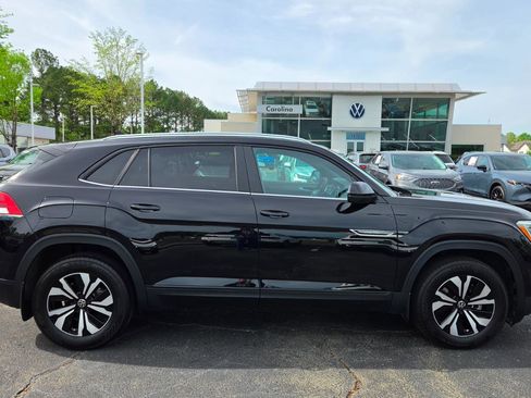 Used 2024 Volkswagen Atlas Cross Sport SE image 3