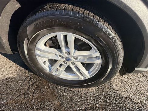 Used 2022 Ford Explorer XLT w/ Equipment Group 202A image 10