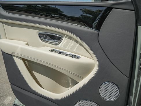 New 2025 Bentley Bentayga Extended Wheelbase image 32