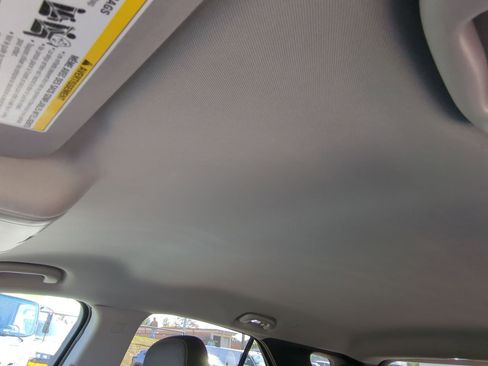 Used 2021 Chevrolet Equinox LT image 19