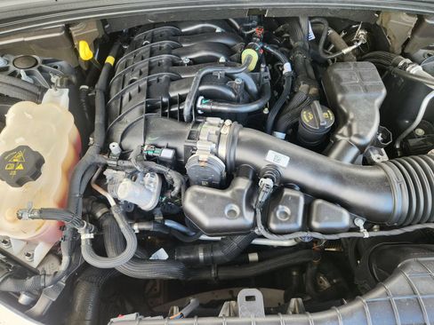 Used 2025 Jeep Grand Cherokee Laredo X RWD image 34