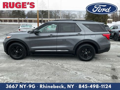 Certified 2022 Ford Explorer XLT w/ Equipment Group 202A image 8