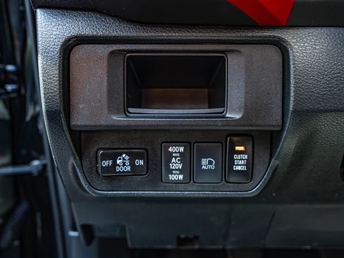 Used 2019 Toyota Tacoma TRD Off-Road AWD/4WD image 18