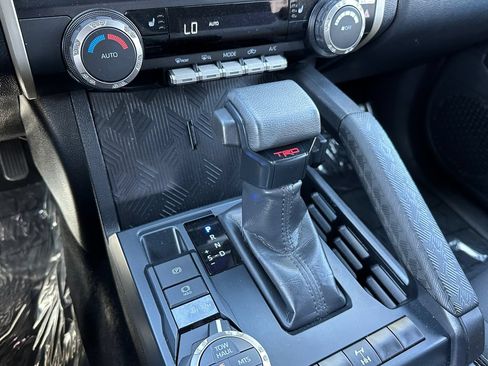 Used 2025 Toyota Tacoma TRD Off-Road AWD/4WD image 31