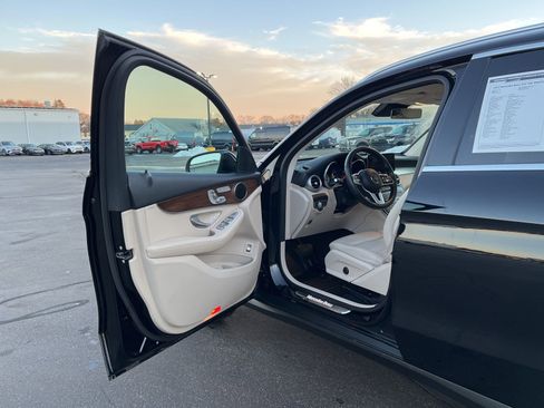 Used 2022 Mercedes-Benz GLC 300 GLC 300 image 17