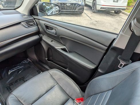 Used 2015 Toyota Camry XLE w/ Moonroof Package FWD image 16