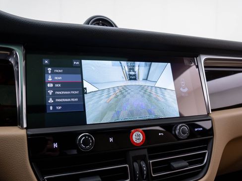 New 2026 Porsche Macan image 24