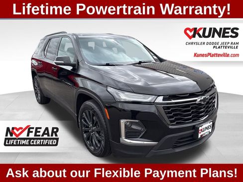 Used 2023 Chevrolet Traverse RS image 3
