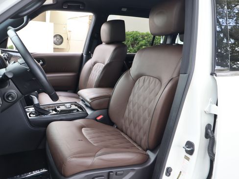 Used 2023 Nissan Armada Platinum w/ Captain's Chairs Package RWD image 2