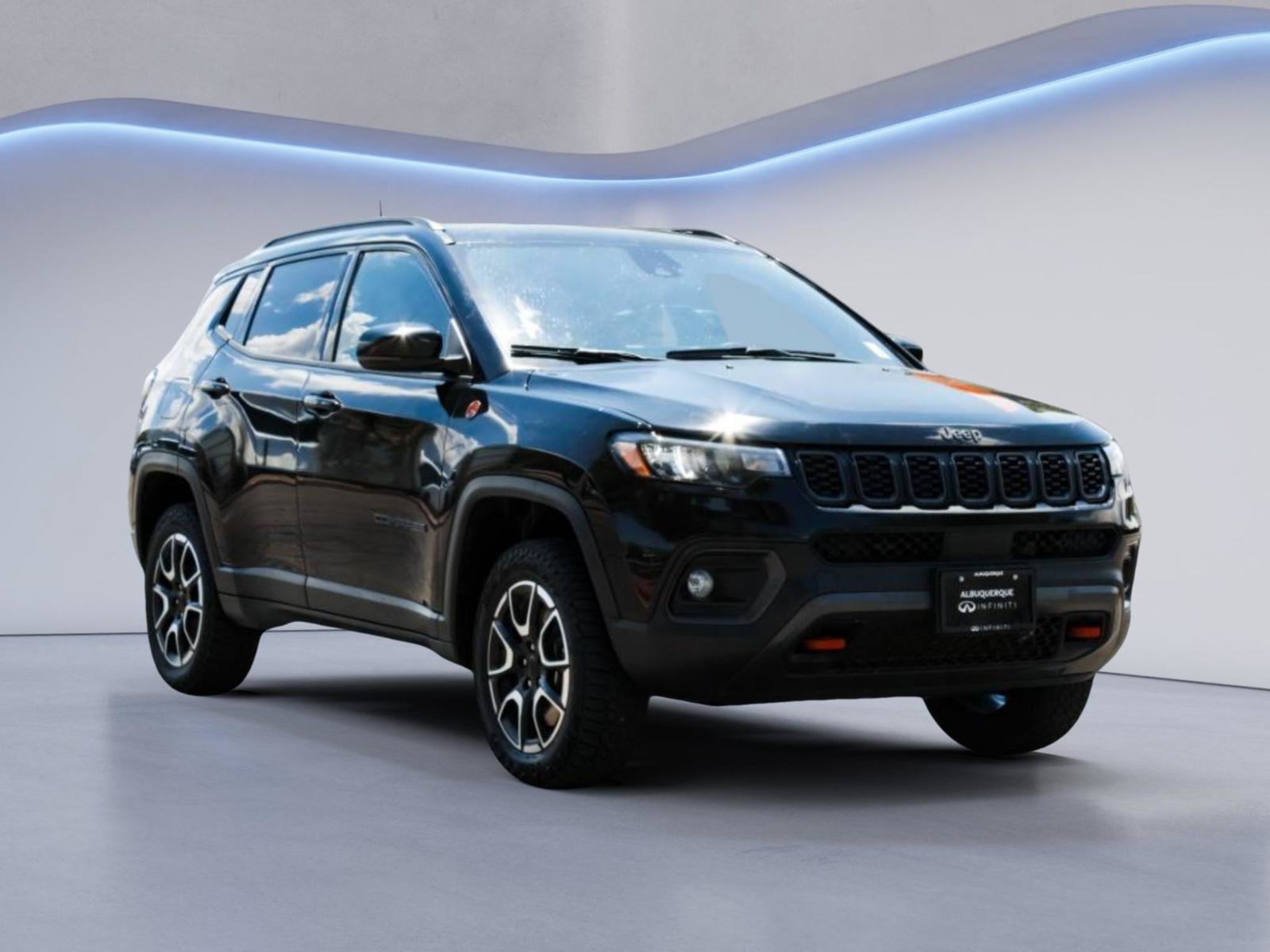 Used 2024 Jeep Compass Trailhawk AWD/4WD image 3